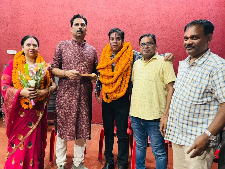 मीडिया सिटी में सत्ता परिवर्तन: प्रेम पाठक की छुट्टी, सुनील नामदेव बने नए अध्यक्ष, जांच के प्रस्ताव से बढ़ी हलचल 2 image 262 768x576 1