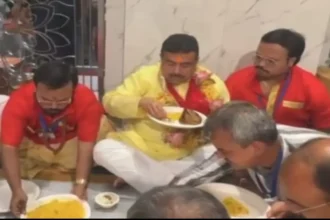 Suvendu Adhikari Kalighat Fish Bhog 1789119671