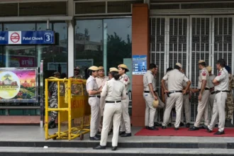 Delhi Metro rail Corporation Traffic Police Advisory